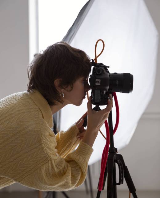 medium-shot-woman-working-as-photographer